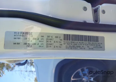 2018 Jeep Compass Latitude 4X4 z USA, uszkodzony, nr VIN 3C4NJDBB3JT483660